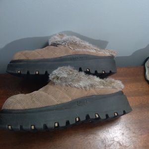 SKECHERS TAN SUEDE SLIPPER SIZE 8